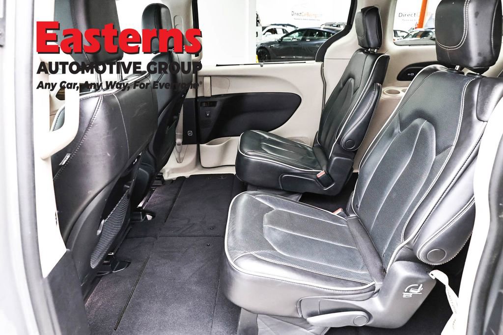 Used 2022 Chrysler Pacifica Limited FWD image 21