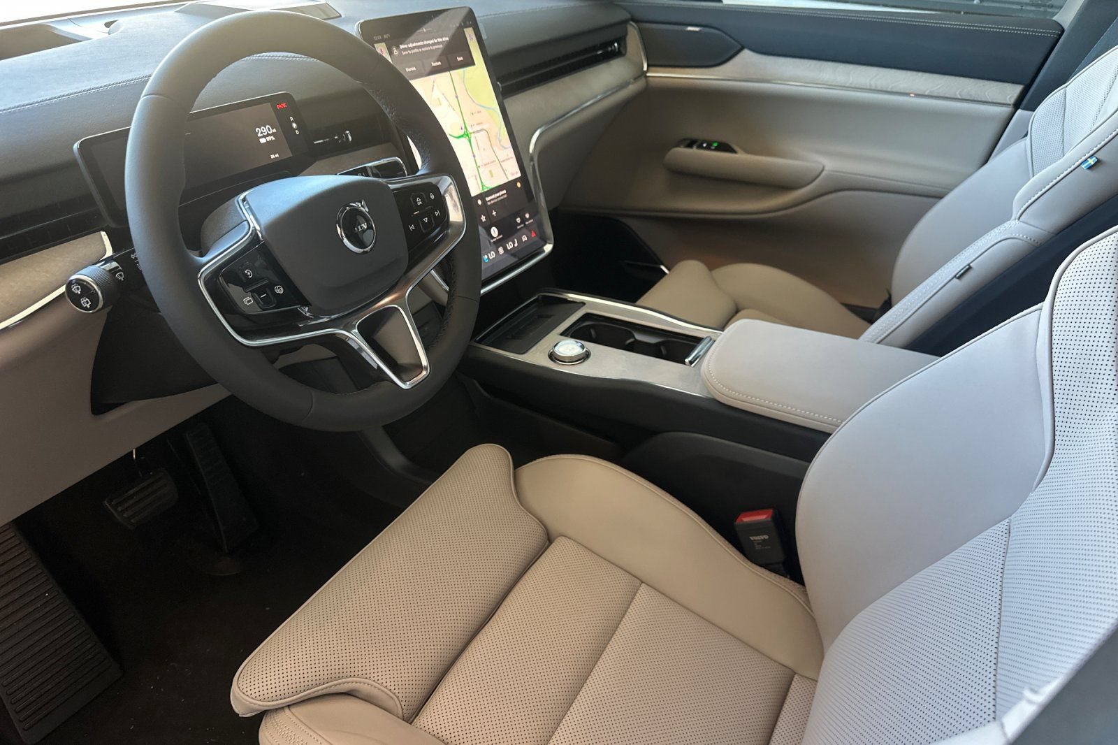 New 2026 Volvo EX90 Plus AWD/4WD image 9
