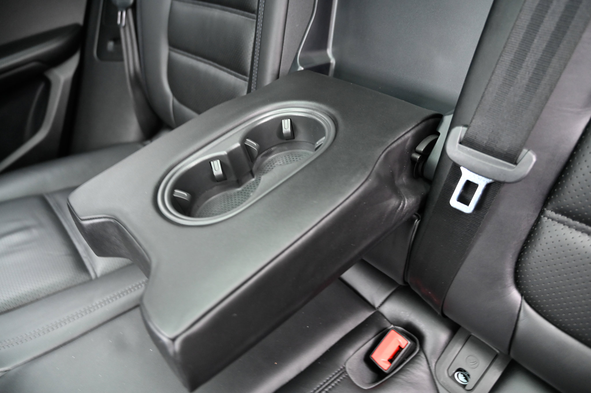 Used 2018 Porsche Macan Turbo image 40