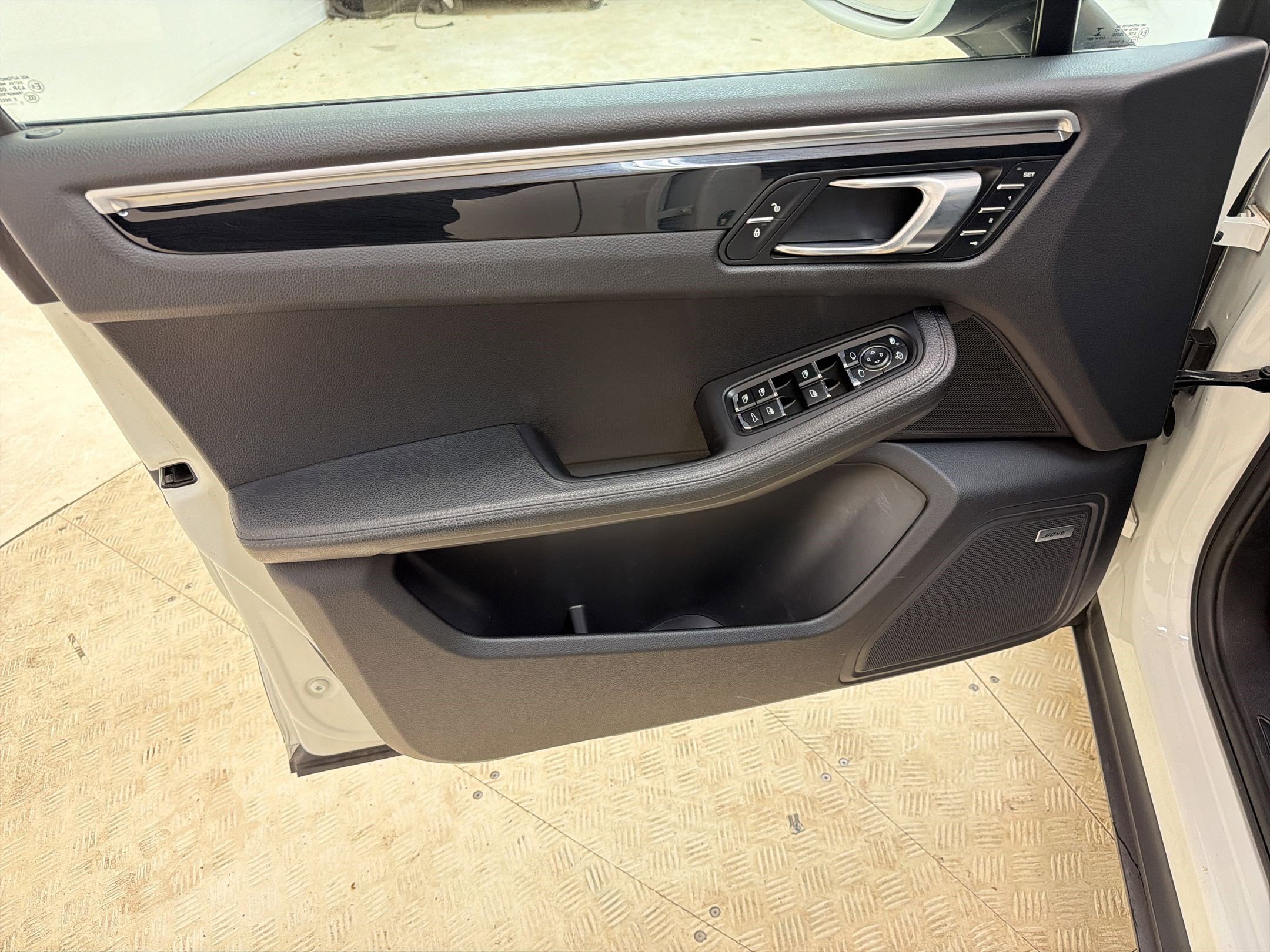 Used 2018 Porsche Macan AWD/4WD image 13