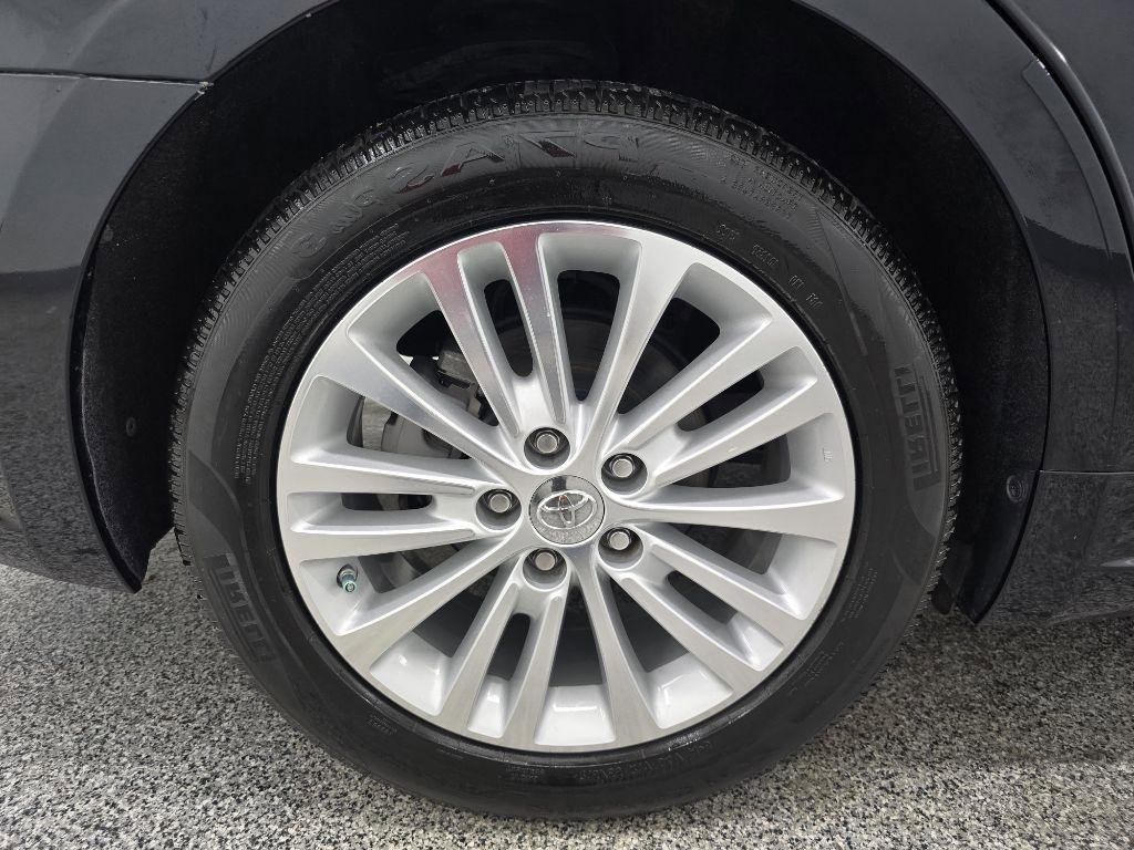 Used 2013 Toyota Avalon XLE Touring FWD image 32