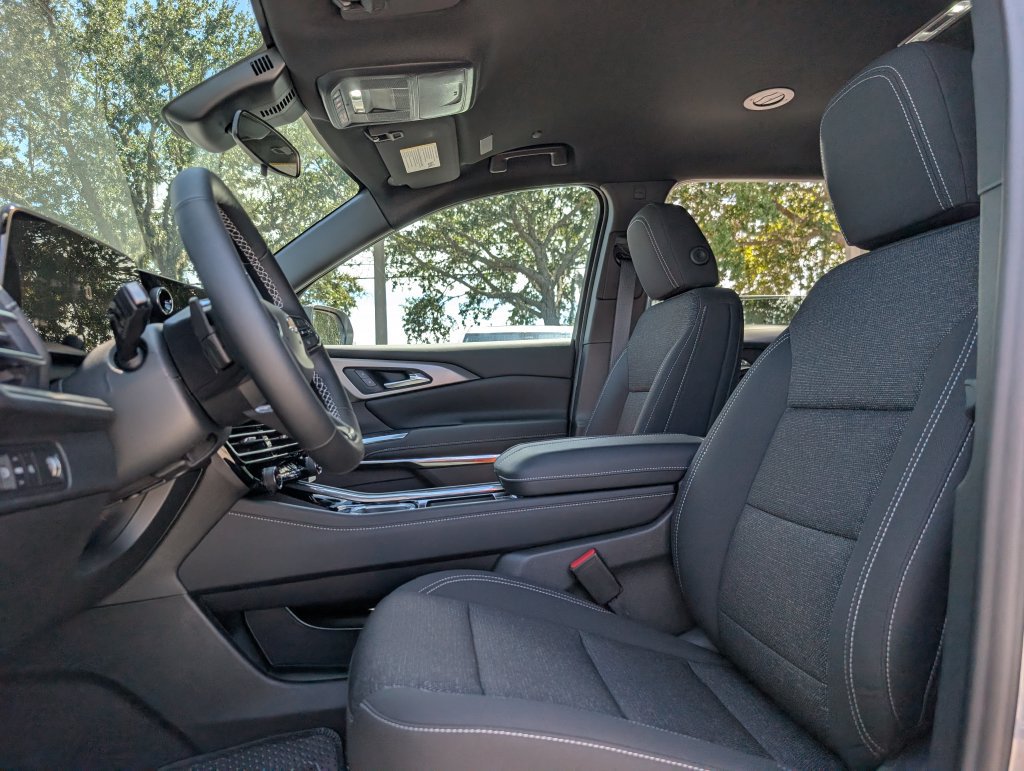 New 2027 Chevrolet Traverse LT FWD image 15