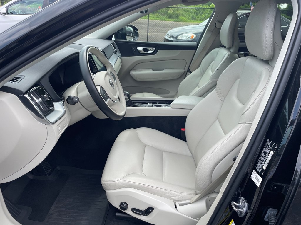 Used 2018 Volvo XC60 T5 Momentum AWD/4WD image 12