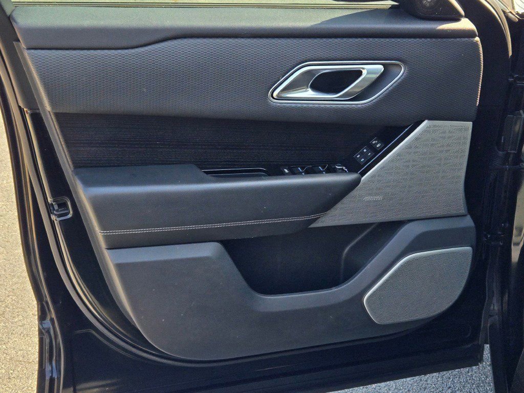 Used 2018 Land Rover Range Rover Velar R-Dynamic SE AWD/4WD image 19