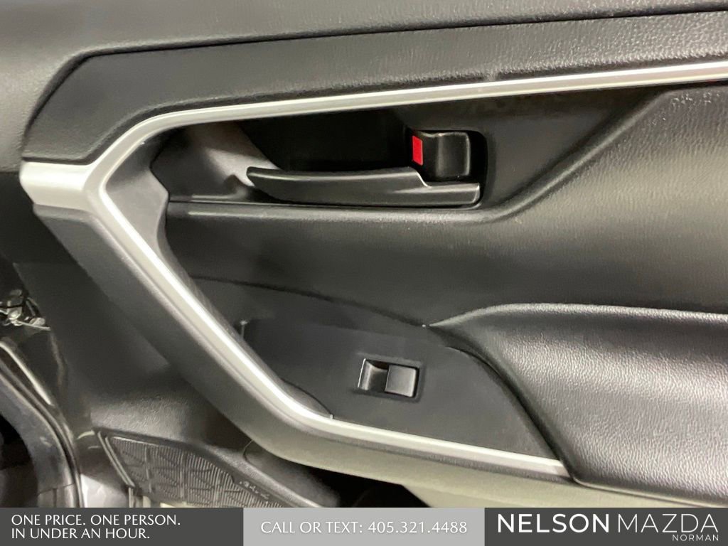 Used 2022 Toyota RAV4 LE image 24