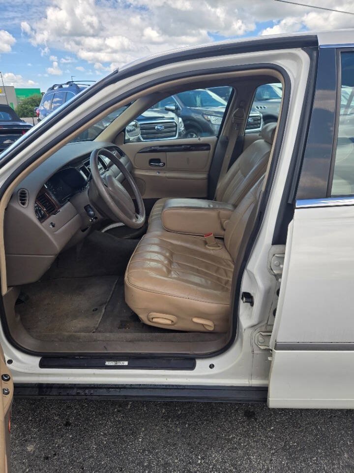 Used 1998 Lincoln Town Car Executive RWD image 12