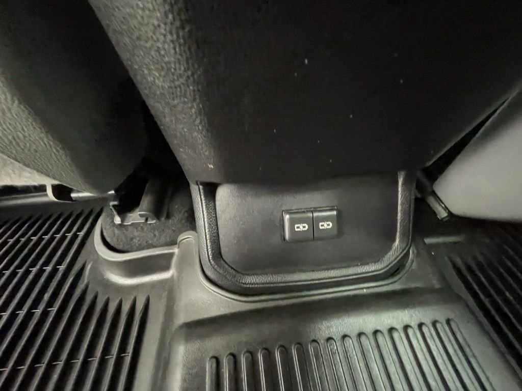 Used 2023 Toyota Highlander LE AWD/4WD image 10