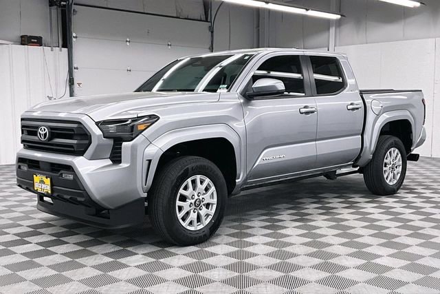 Used 2025 Toyota Tacoma SR5 AWD/4WD image 12
