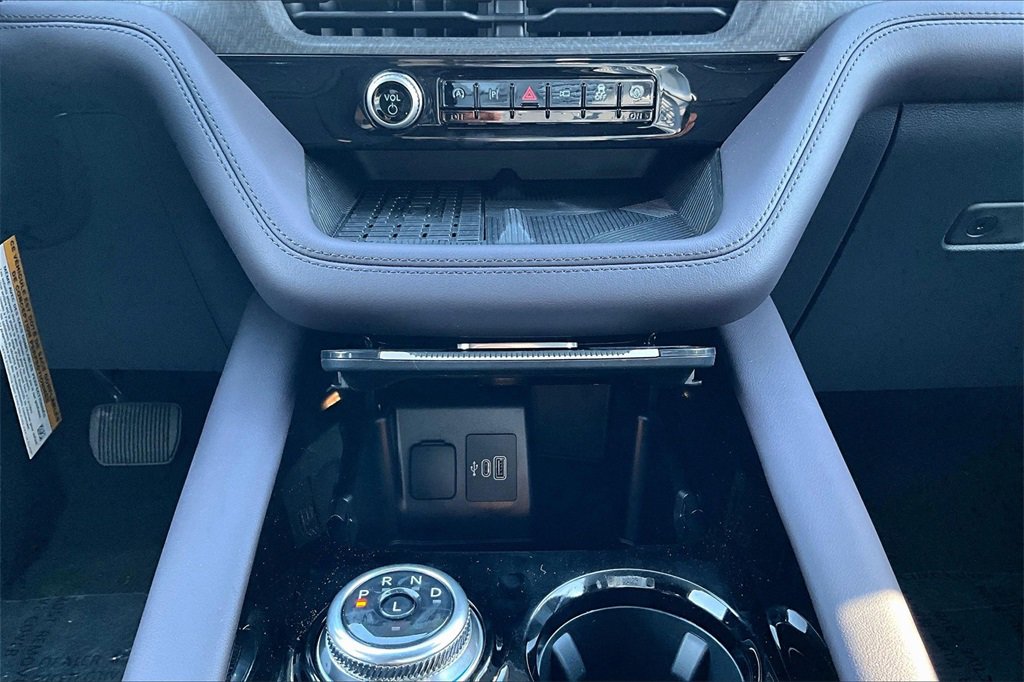 New 2025 Ford Explorer Platinum image 13