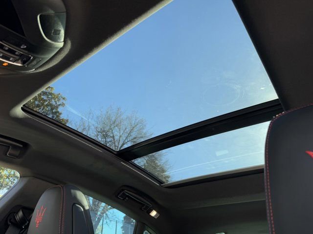 Used 2024 Maserati Levante GT Ultima image 30