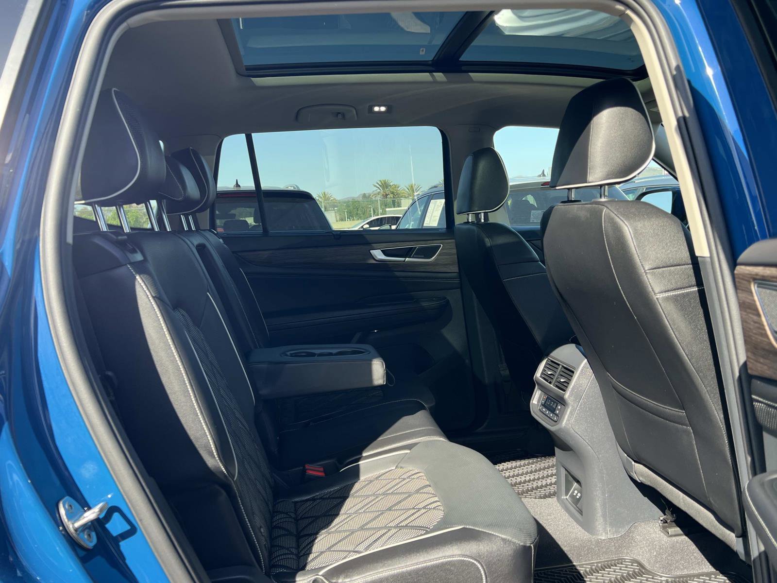 Certified 2025 Volkswagen Atlas SEL Premium R-Line AWD/4WD image 35