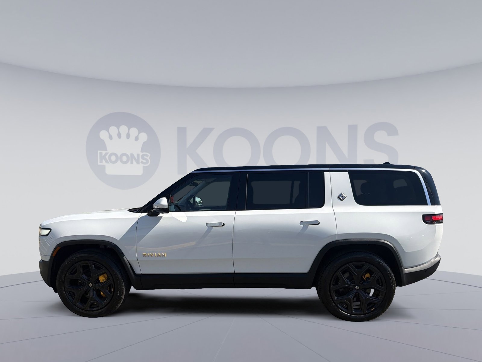 Used 2024 Rivian R1S Adventure image 2