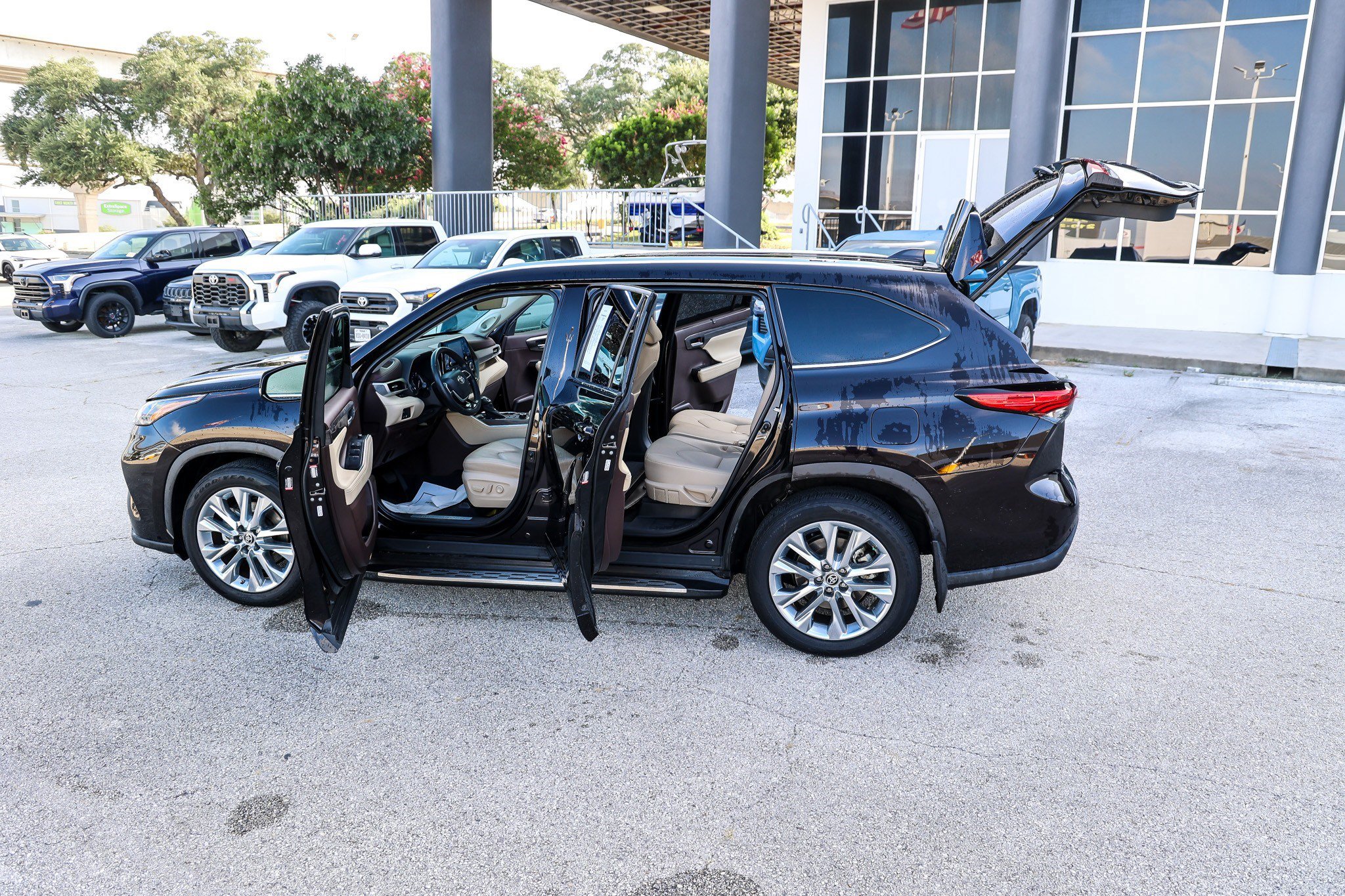 Used 2022 Toyota Highlander Limited AWD/4WD image 9