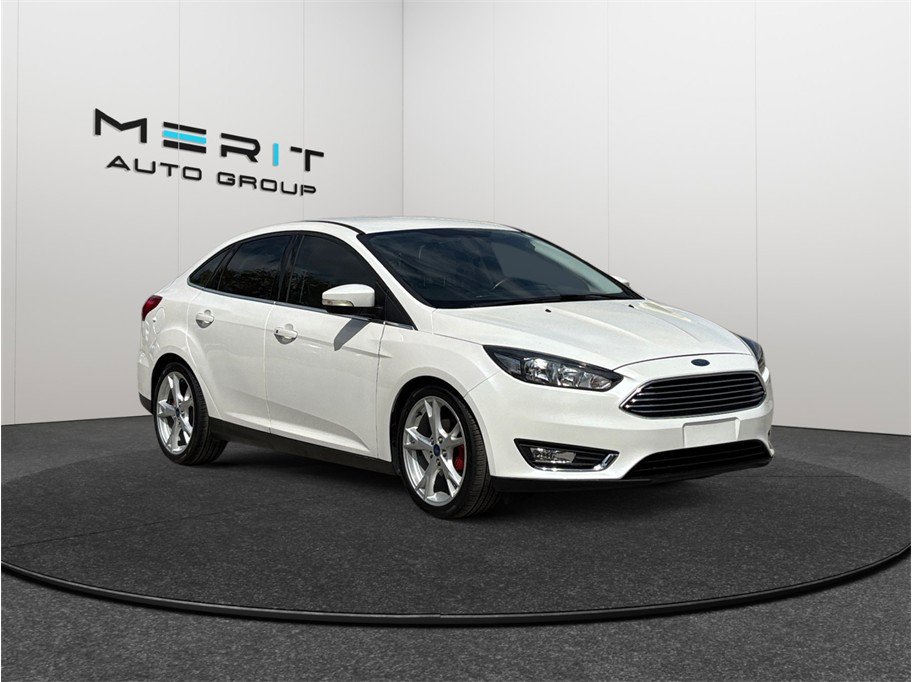 Used 2015 Ford Focus Titanium FWD image 1