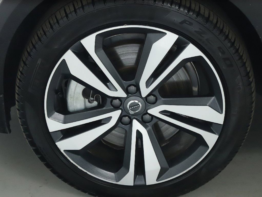 Used 2025 Volvo V60 B5 Cross Country Plus image 39