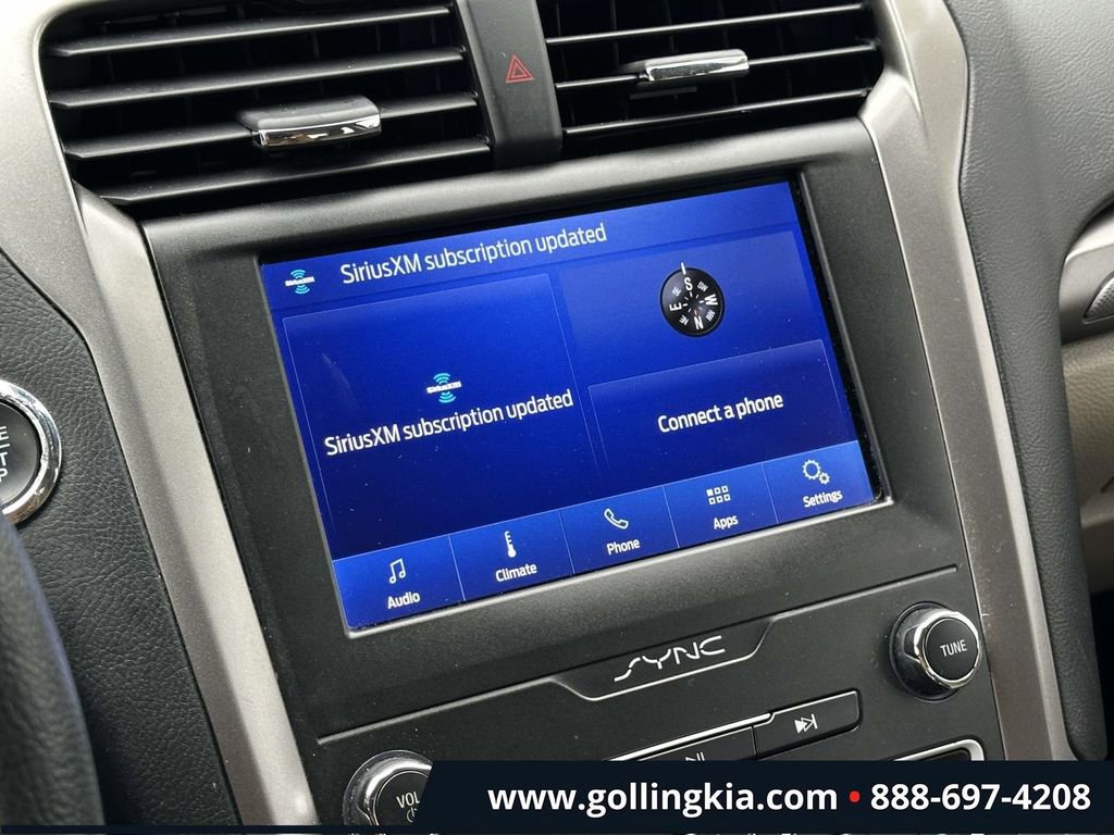 Used 2020 Ford Fusion SE FWD image 23