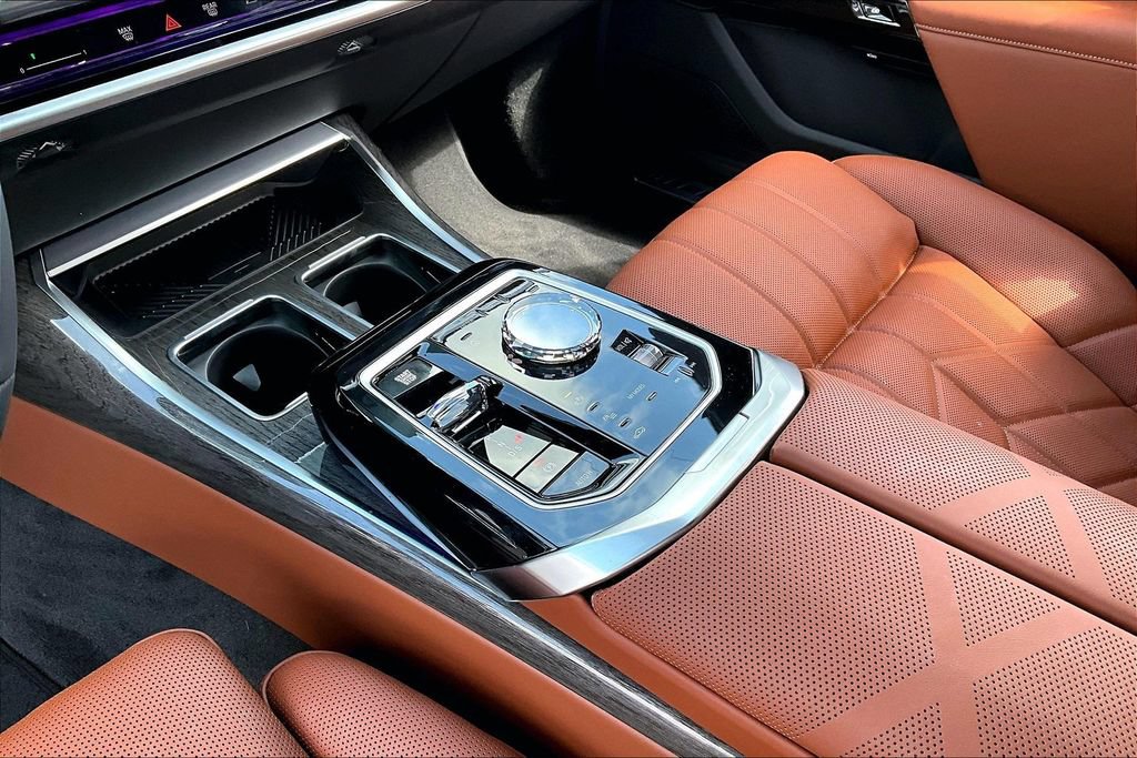 Certified 2026 BMW 760i xDrive w/ Executive Package AWD/4WD image 15