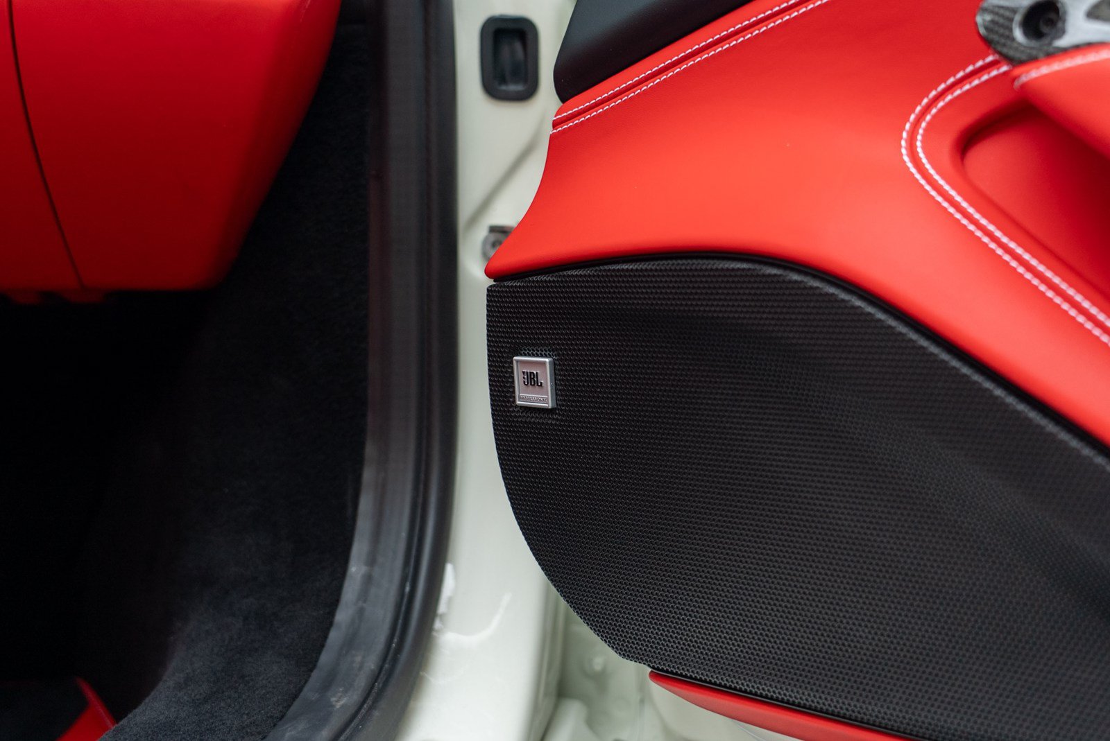 Used 2022 Ferrari F8 Tributo RWD image 53
