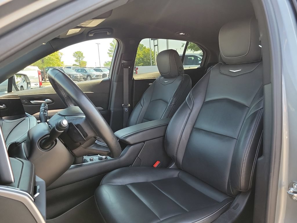 Used 2025 Cadillac XT4 Premium Luxury FWD image 11