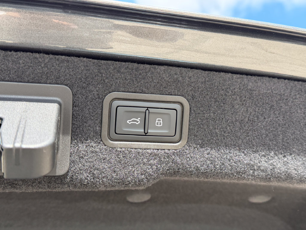 New 2027 Audi A8 L 3.0T AWD/4WD image 16