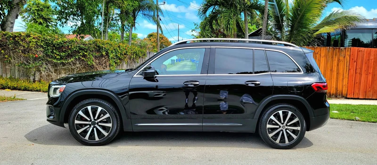 Used 2021 Mercedes-Benz GLB 250 GLB 250 4MATIC Sport Utility 4 w/ Premium Package image 9