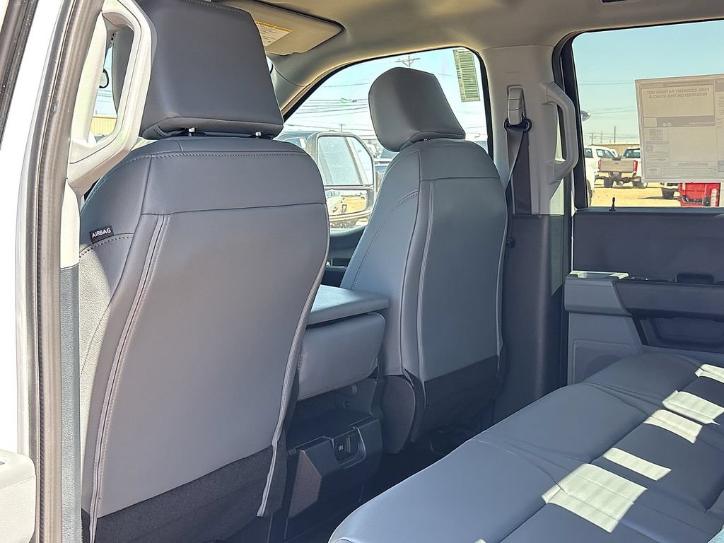 New 2026 Ford F350 4x4 Crew Cab DRW Super Duty image 16