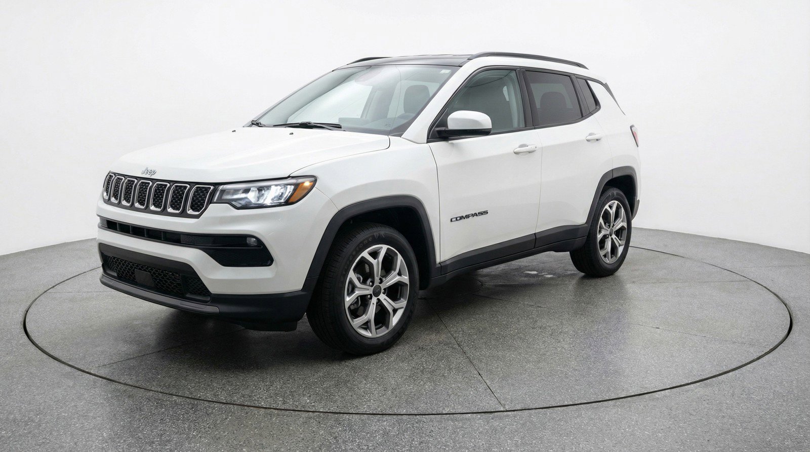 Used 2025 Jeep Compass Latitude image 3