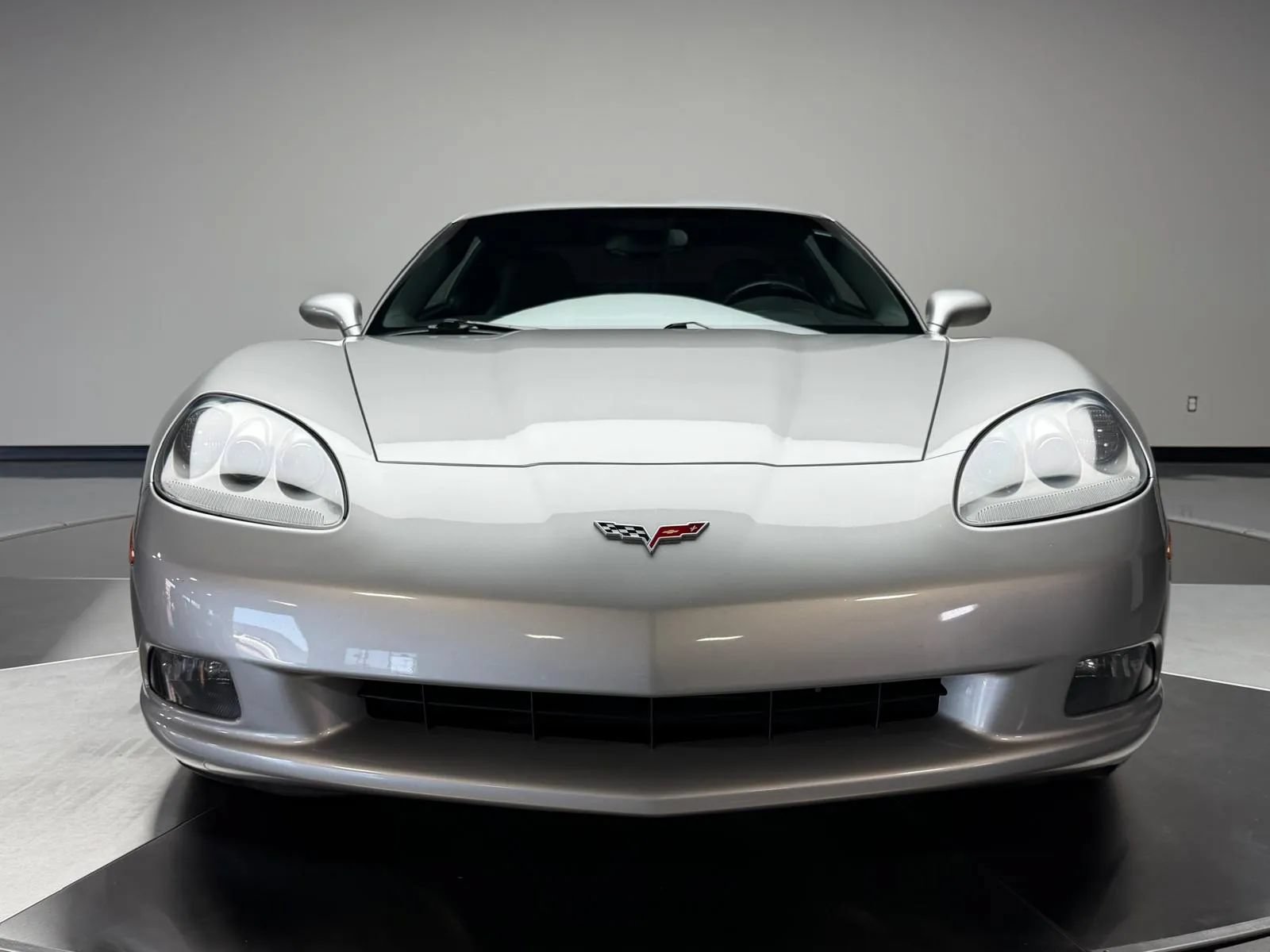 Used 2005 Chevrolet Corvette Coupe w/ Preferred Equipment Group RWD image 3
