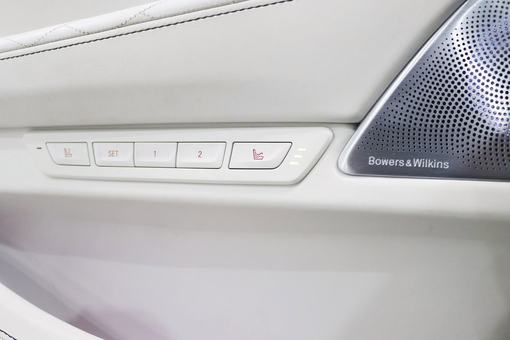 Used 2022 BMW ALPINA B7 xDrive w/ Luxury Rear Seating Package image 40