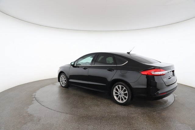 Used 2017 Ford Fusion SE image 10