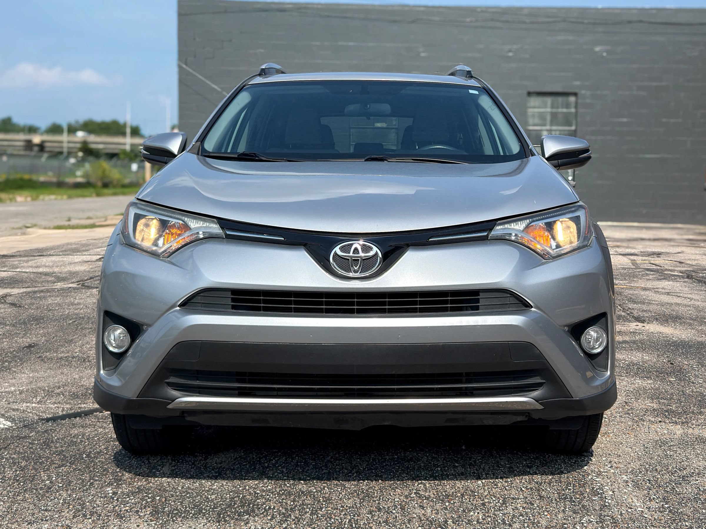 Used 2016 Toyota RAV4 XLE FWD image 2