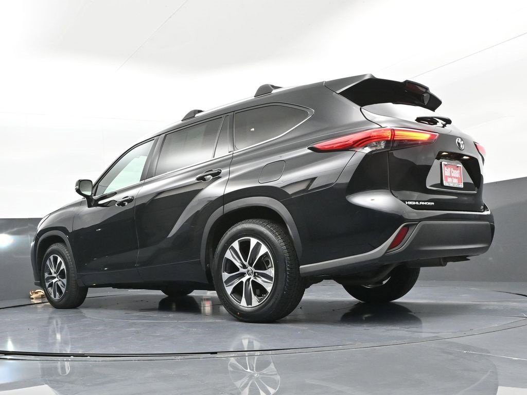 Certified 2021 Toyota Highlander XLE image 34