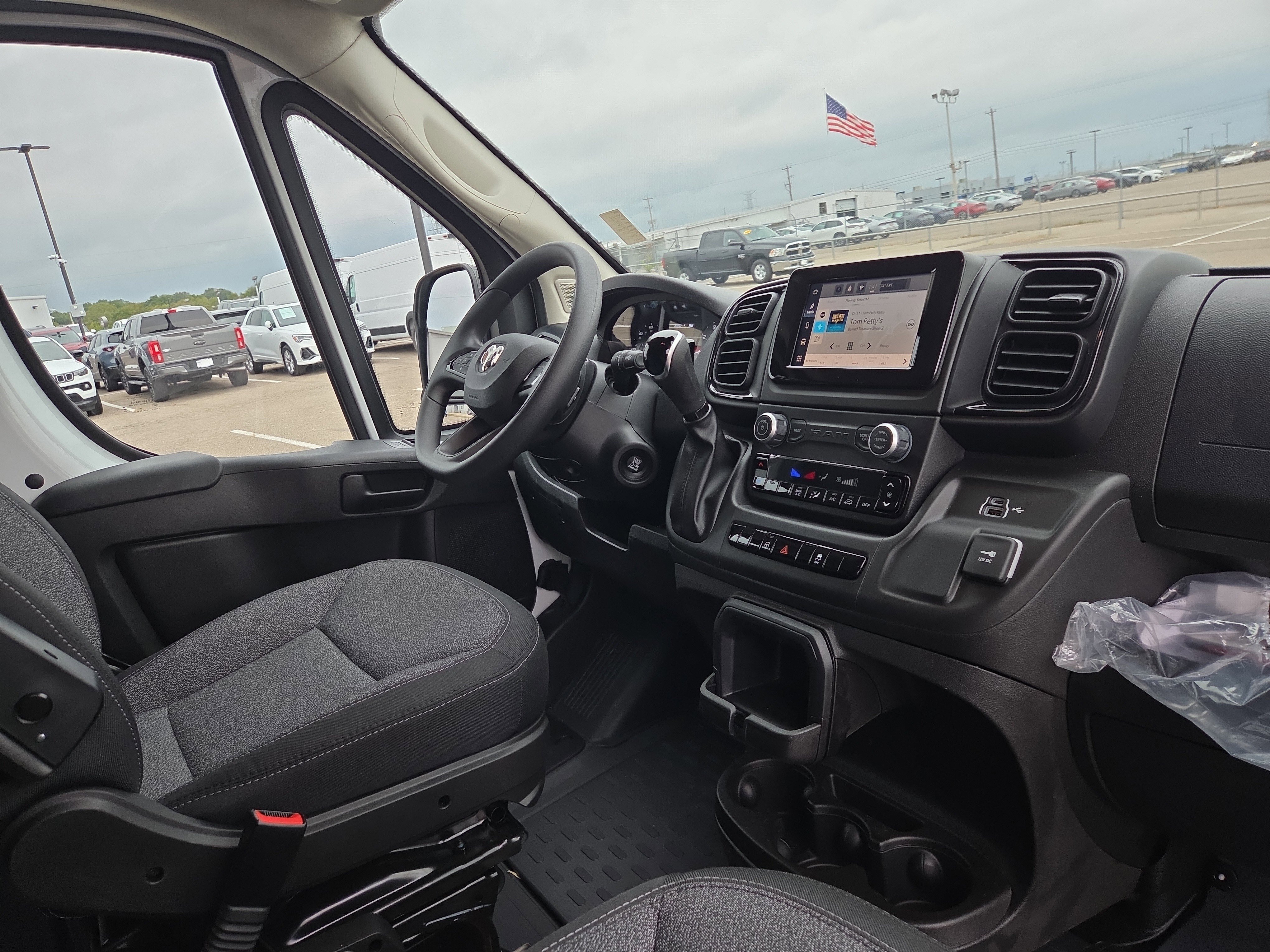 Used 2025 RAM ProMaster 2500 w/ Storage Group image 6