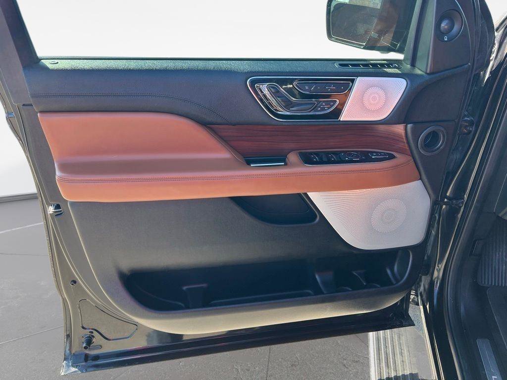 Used 2021 Lincoln Navigator L Reserve w/ Luxury Package image 14