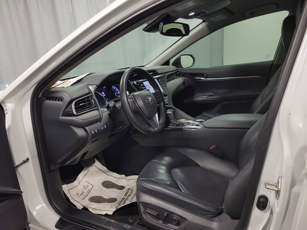 Used 2020 Toyota Camry XLE image 12