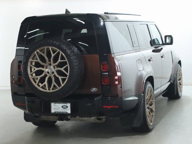 Used 2023 Land Rover Defender 130 X-Dynamic SE AWD/4WD image 9