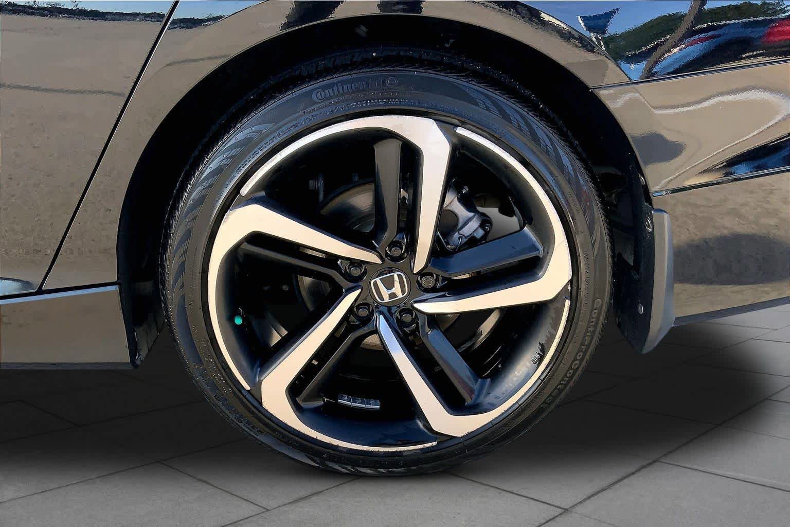 Used 2018 Honda Accord Sport image 11