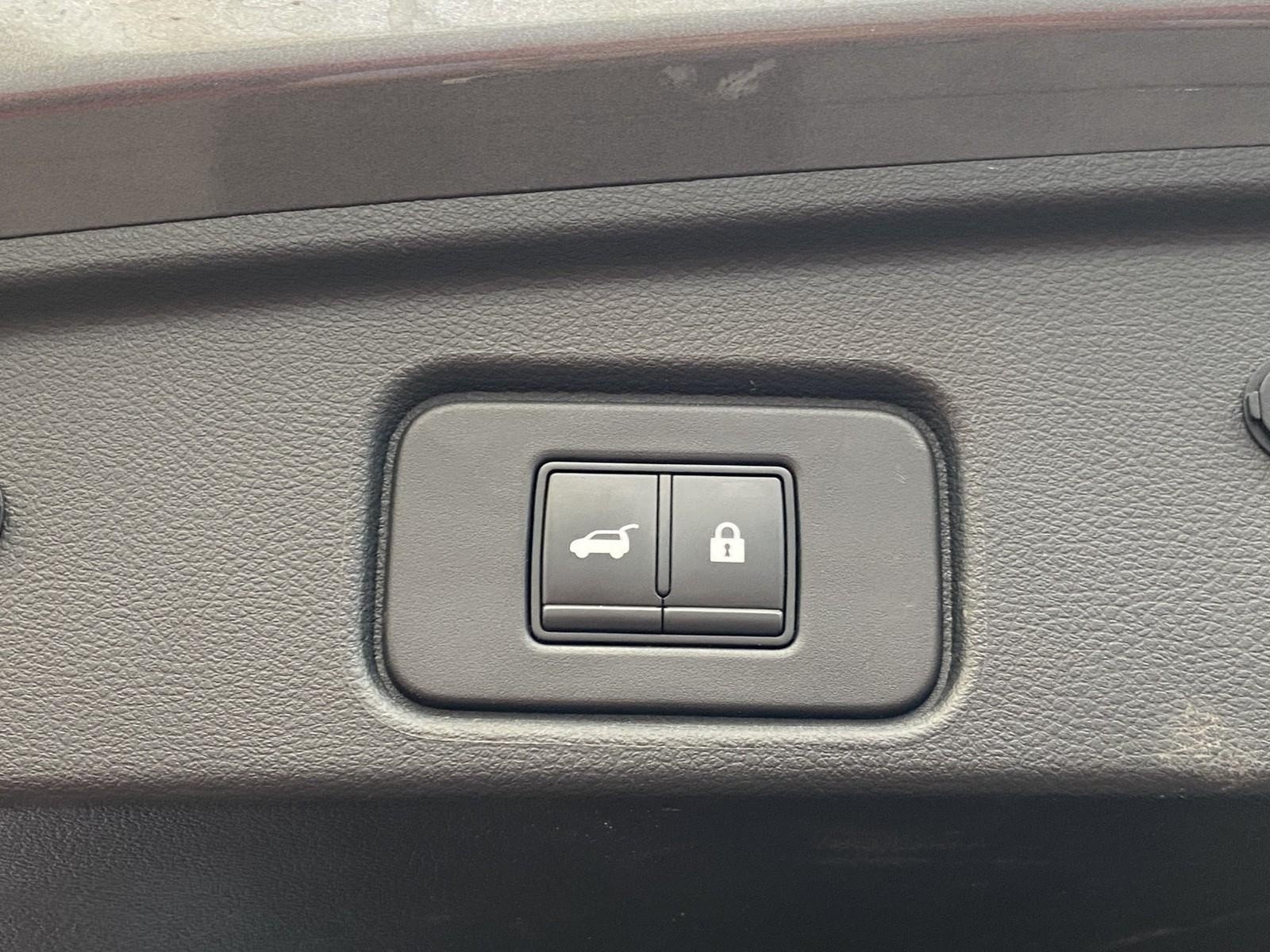 Used 2022 Nissan Pathfinder Platinum w/ Cargo Package AWD/4WD image 16