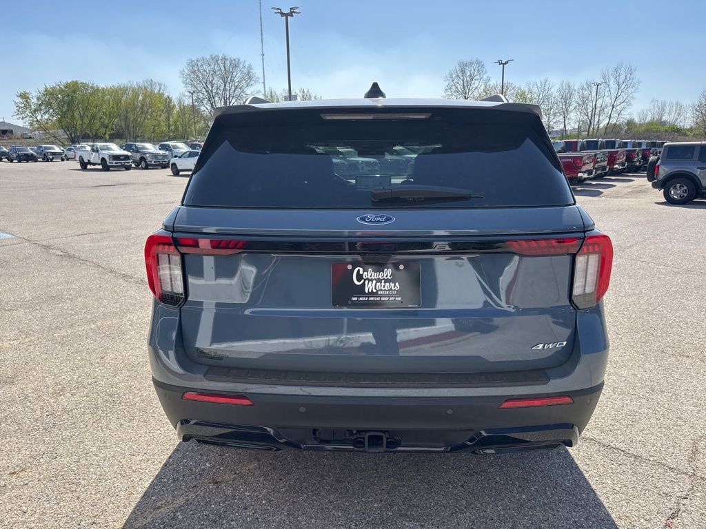 New 2026 Ford Explorer ST-Line w/ ST-Line Street Pack AWD/4WD image 3
