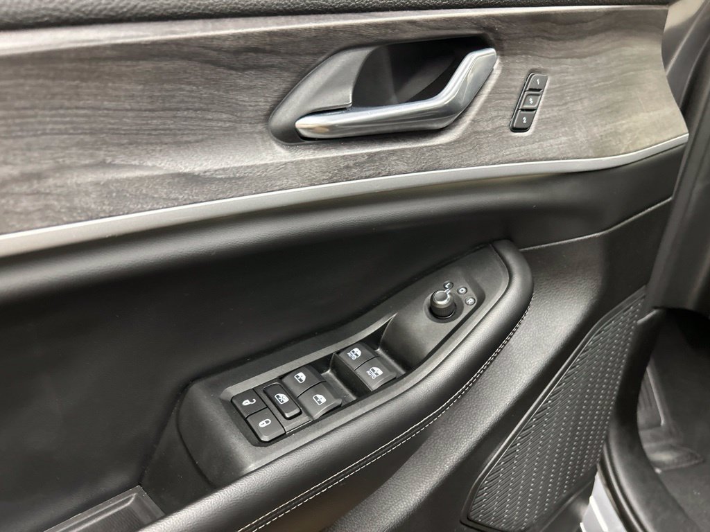 Used 2025 Jeep Grand Cherokee Limited AWD/4WD image 28
