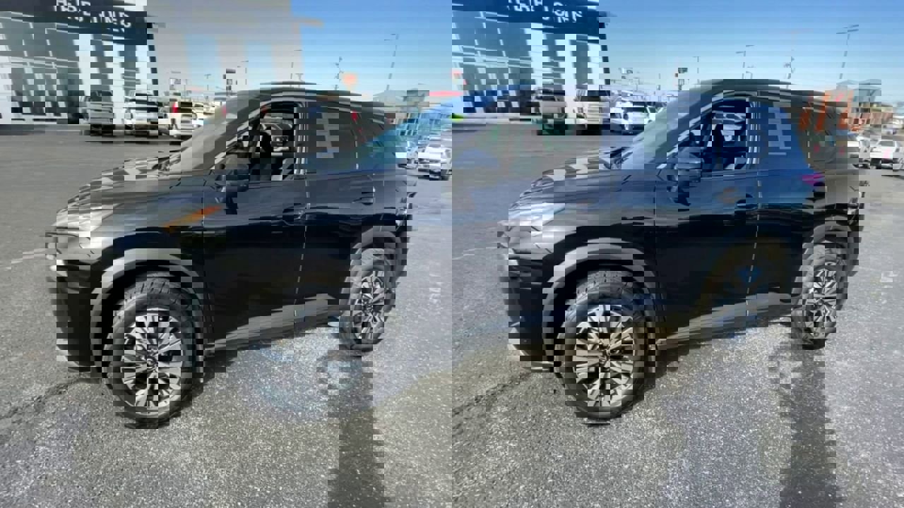 Used 2021 Nissan Rogue SV image 4