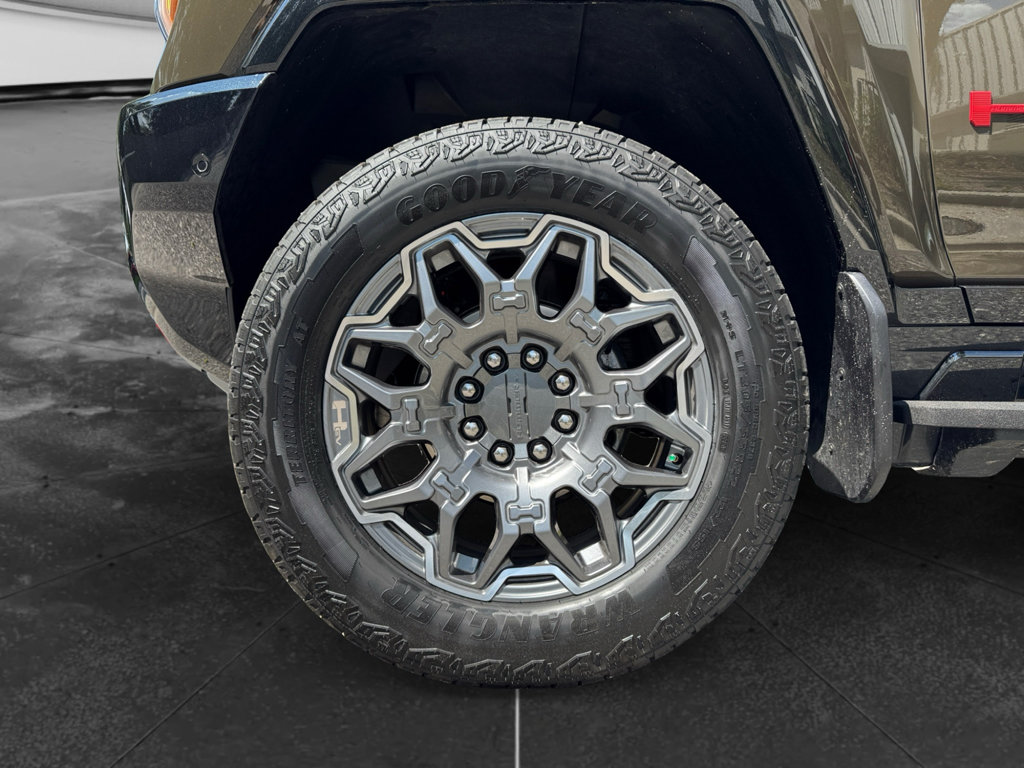 Used 2024 GMC Hummer EV 3X w/ LPO, Illumination Package AWD/4WD image 30