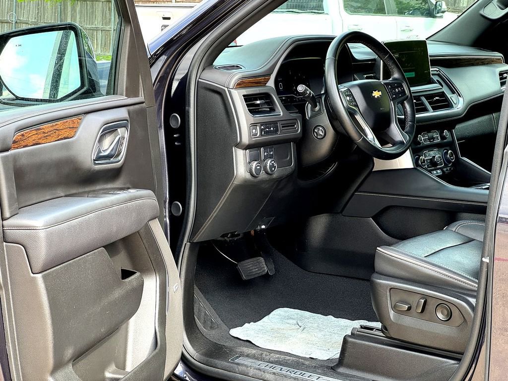 Used 2024 Chevrolet Suburban Premier image 11