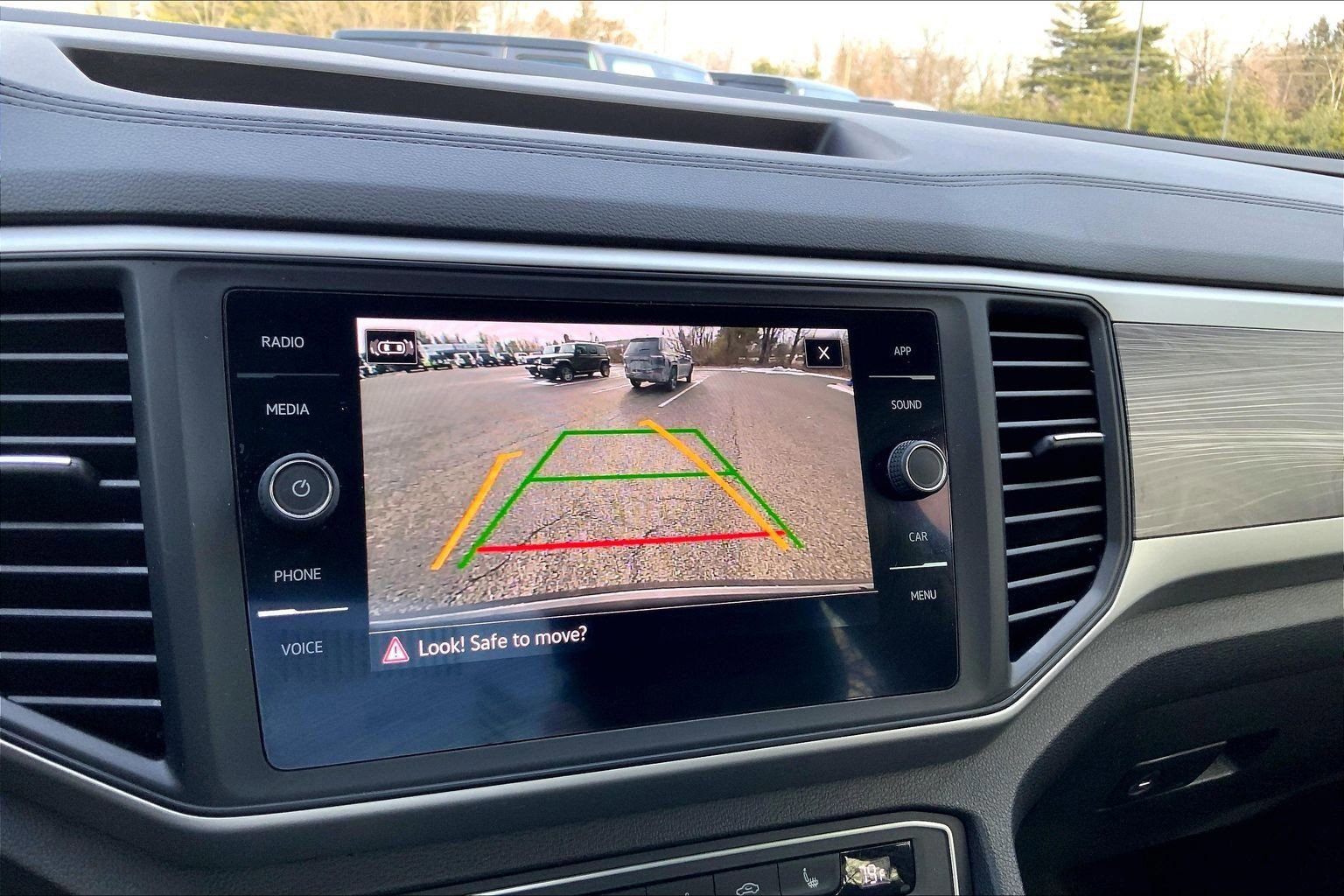 Used 2021 Volkswagen Atlas Cross Sport SE image 28