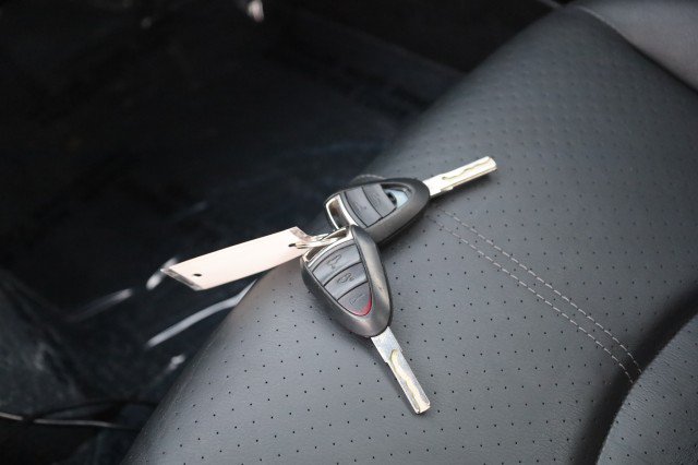 Used 2010 Porsche Cayman S RWD image 39