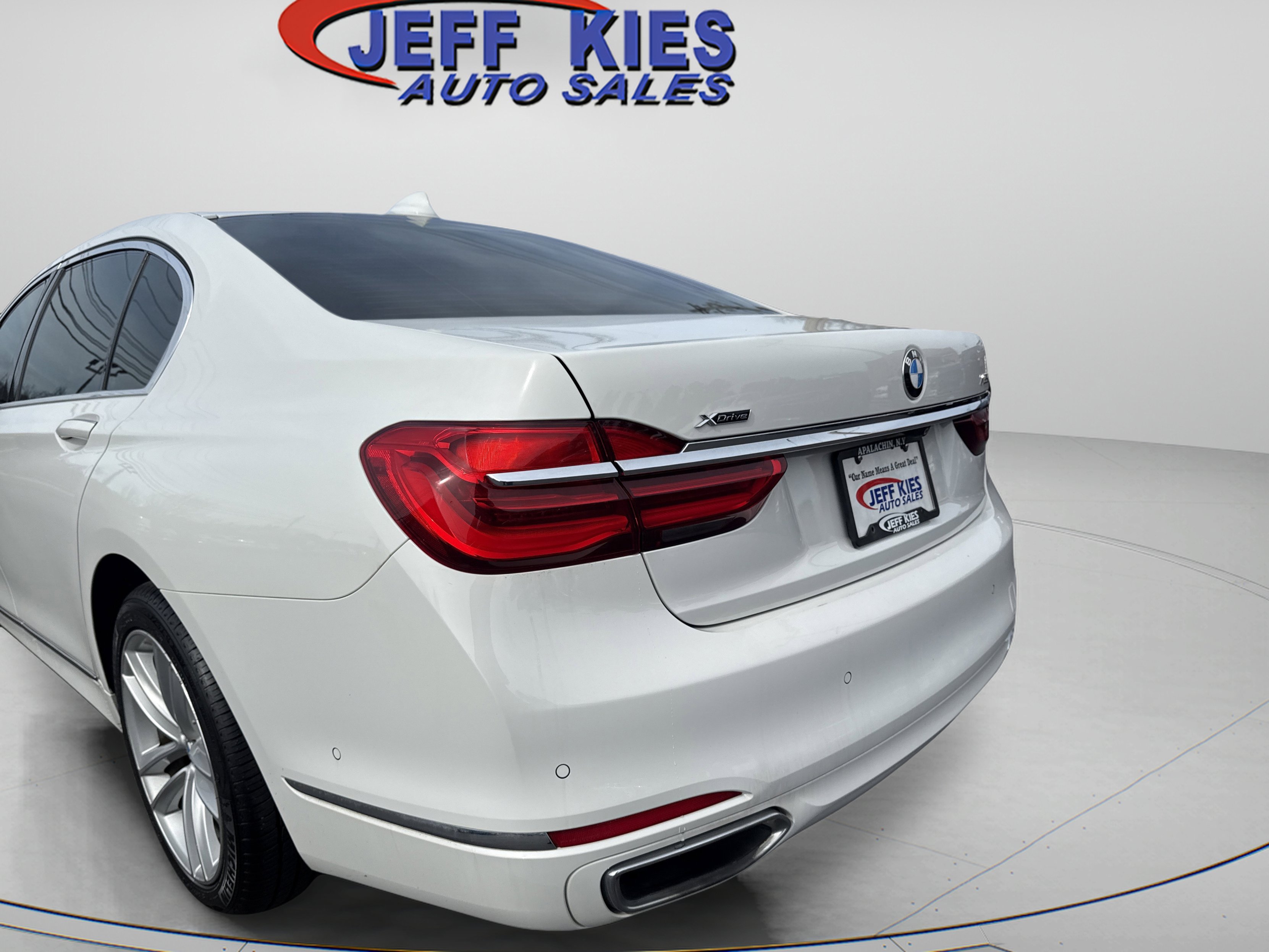 Used 2016 BMW 750i xDrive image 5