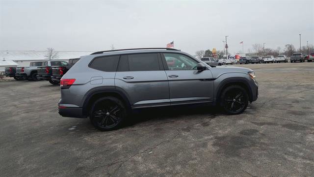 Used 2023 Volkswagen Atlas SEL R-Line AWD/4WD image 9