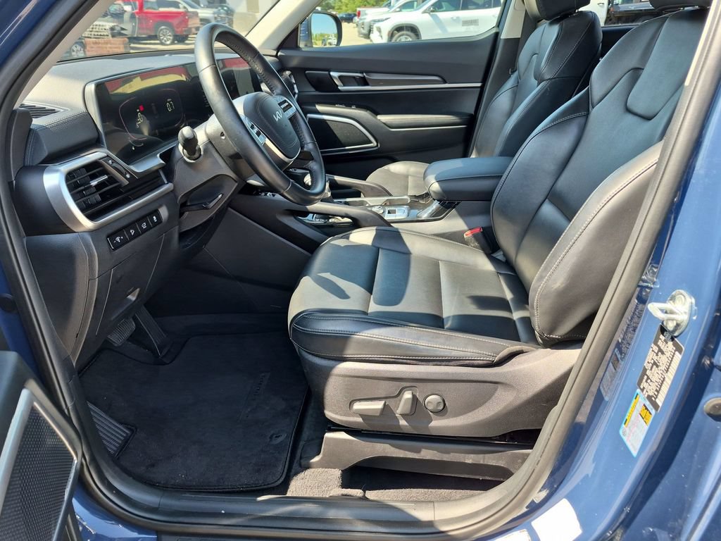 Used 2025 Kia Telluride S FWD image 16