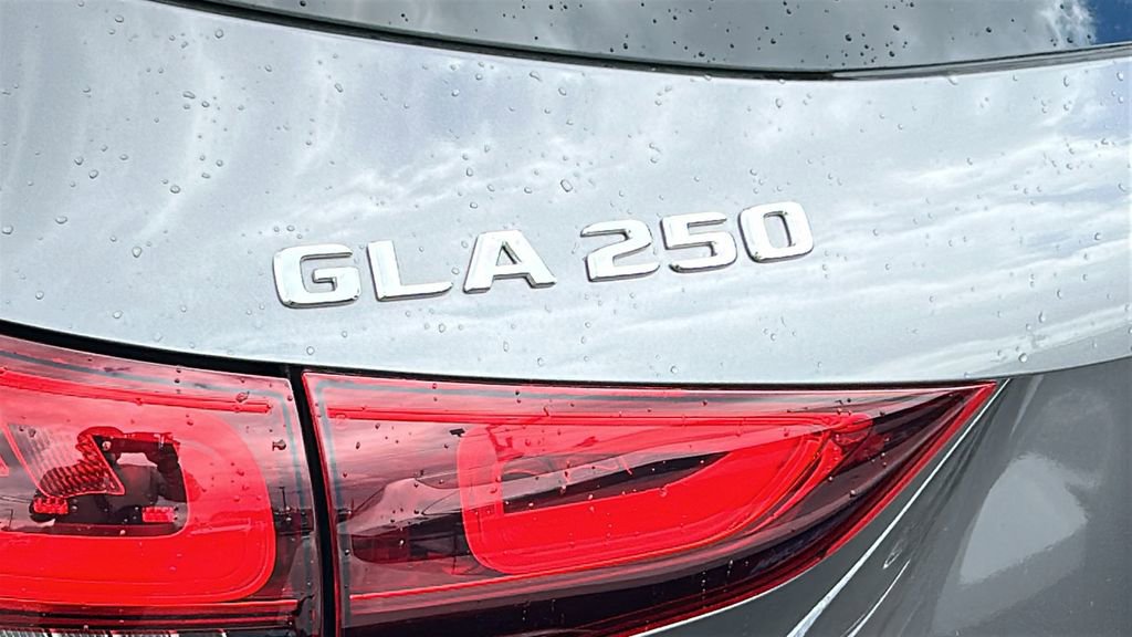 Used 2022 Mercedes-Benz GLA 250 4MATIC image 11