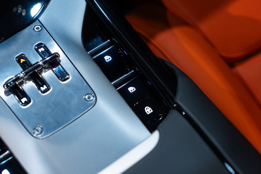 Certified 2025 Ferrari Purosangue AWD/4WD image 33